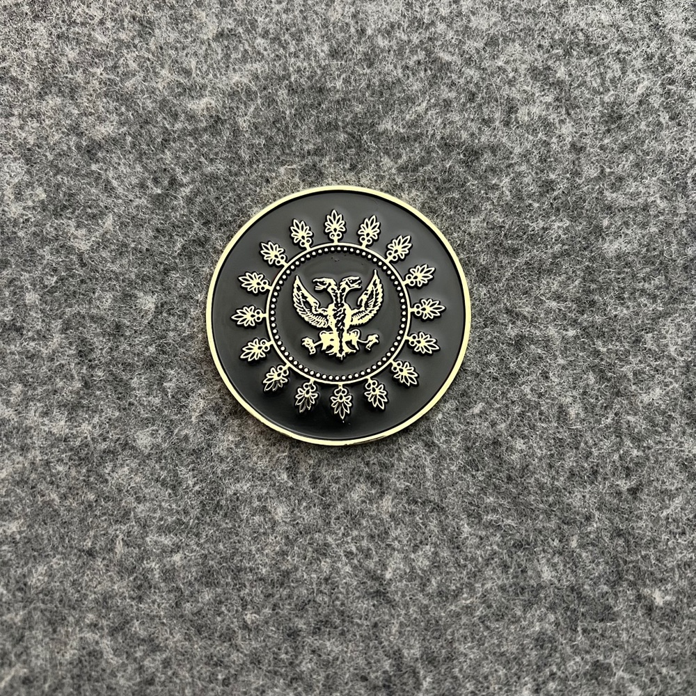 JOHN WICK 3 Parabellum Adjudicator's Medallion Replica by Chronicle Collectibles - Picture 7 of 7